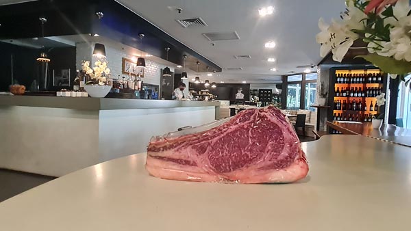 Dégustation entrecote de wagyu dans un restaurant à Monaco